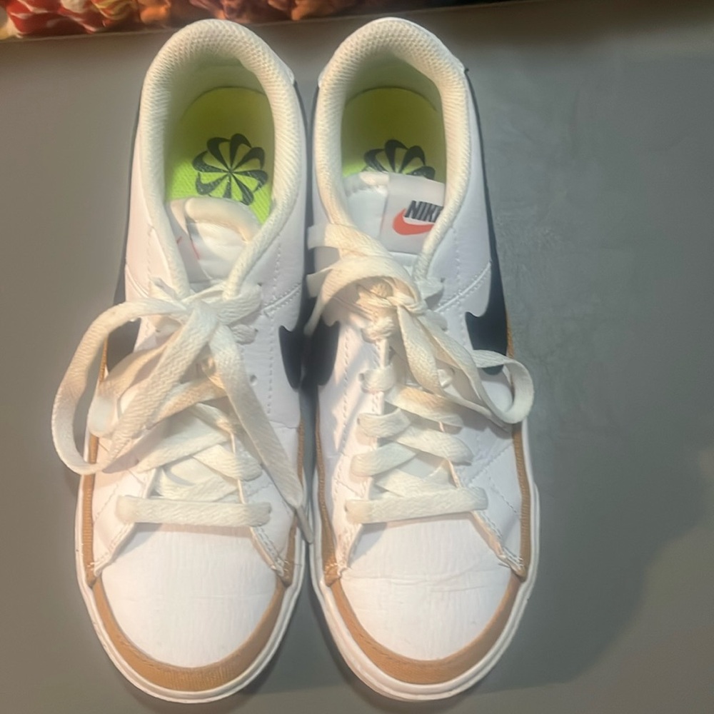 Nike tennis shoes
